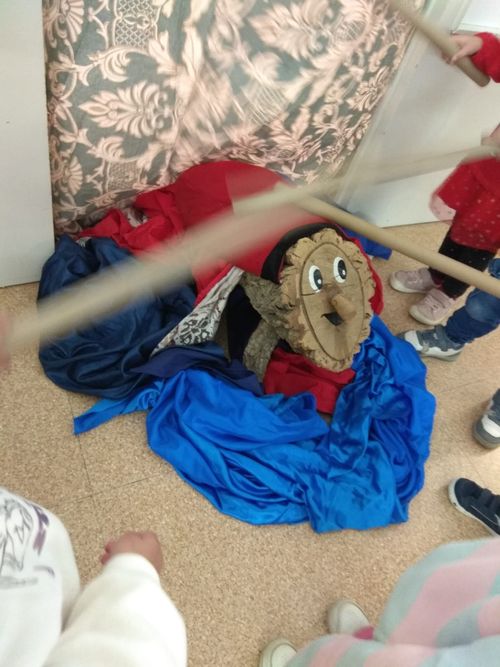 Educació infantil fa cagar el Tió!