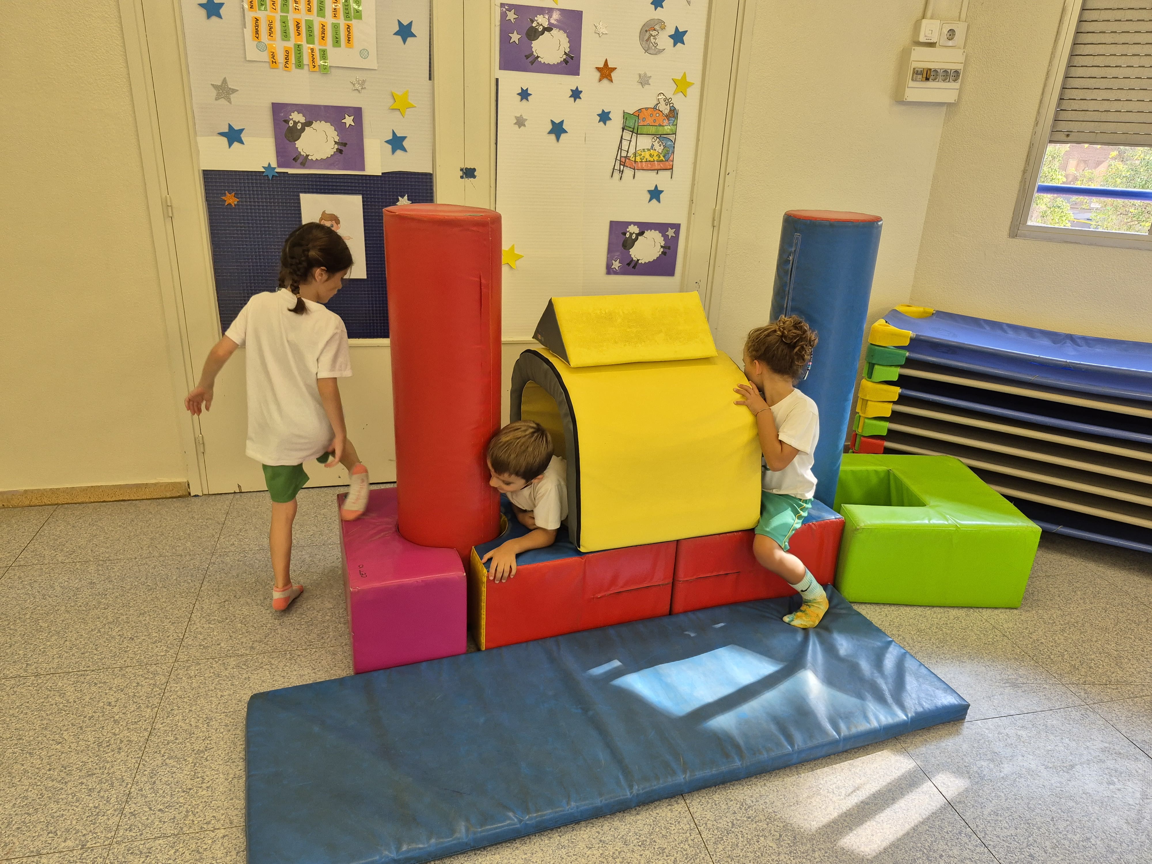 L’aventura de moure’ns: psicomotricitat a la classe de les Capibares i els Dofins