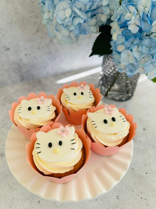 Bespoke made to order cupcakes and cookies in Naples, FL