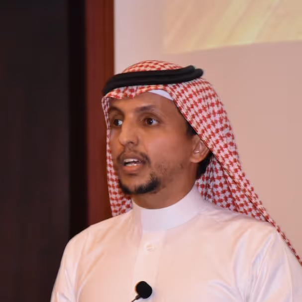 خبير من بدار يتحدث في فعالية حول الريادة الاجتماعية والمبادرات المجتمعية، ضمن جهود بدار لدعم مشاريع ريادة الأعمال الاجتماعية في السعودية.