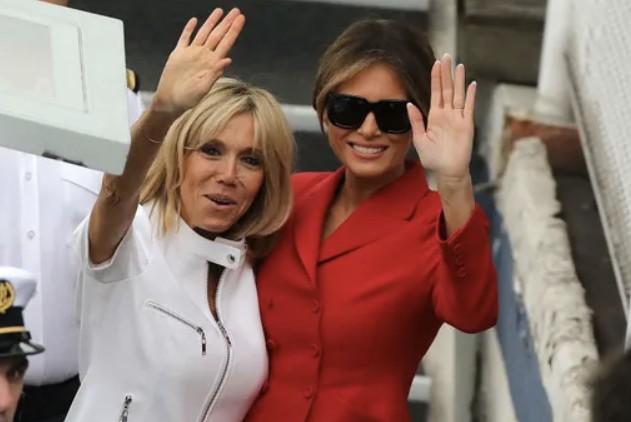 Хто непристойно натиснув на Трампа?