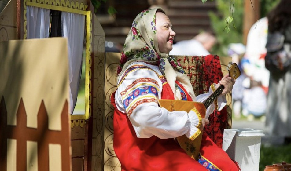 У Судаку загарбники почали міняти таблички з кримськотатарськими назвами вулиць на російські 