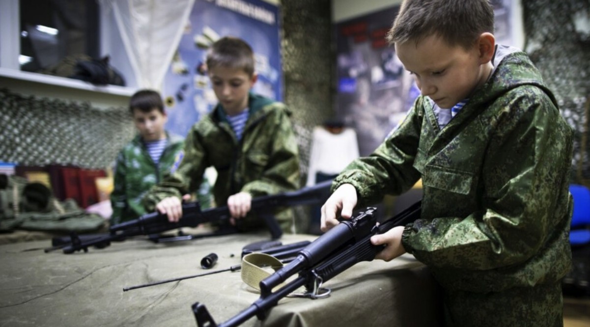 Школу юного головоріза в окупованому Сімферополі пройшли вже 240 дітей