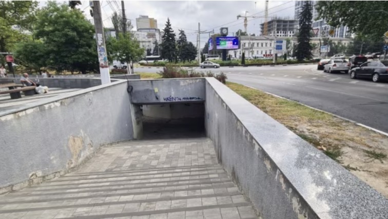 Окупанти поприбирали пандуси в Сімферополі