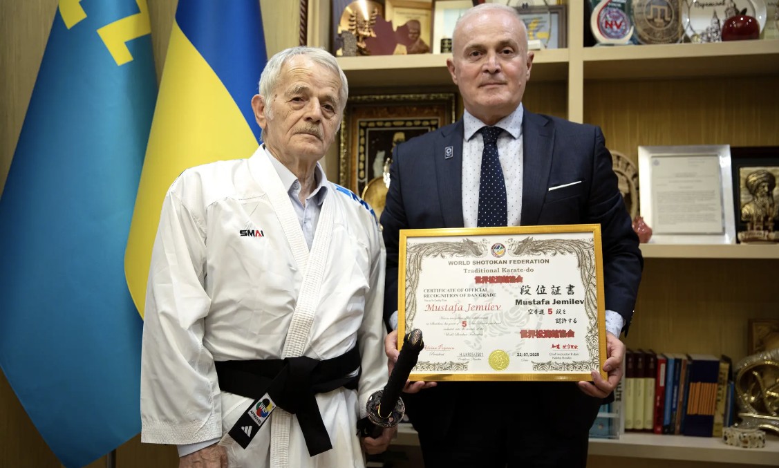Мустафа Джемілєв отримав чорний пояс по карате