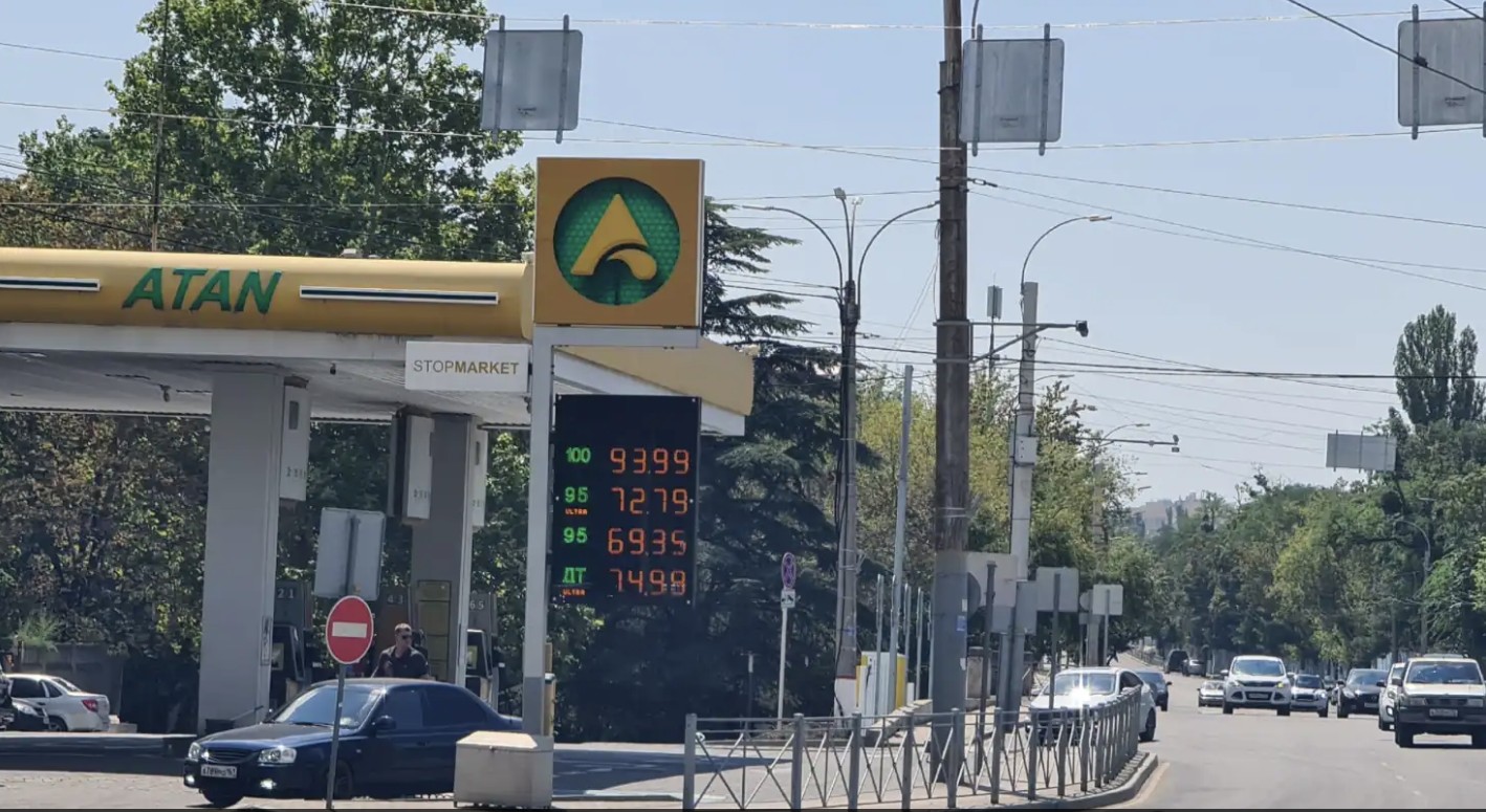 Ціни на бензин в окупованому Криму дійшли до стану “лихих дев’яностих”