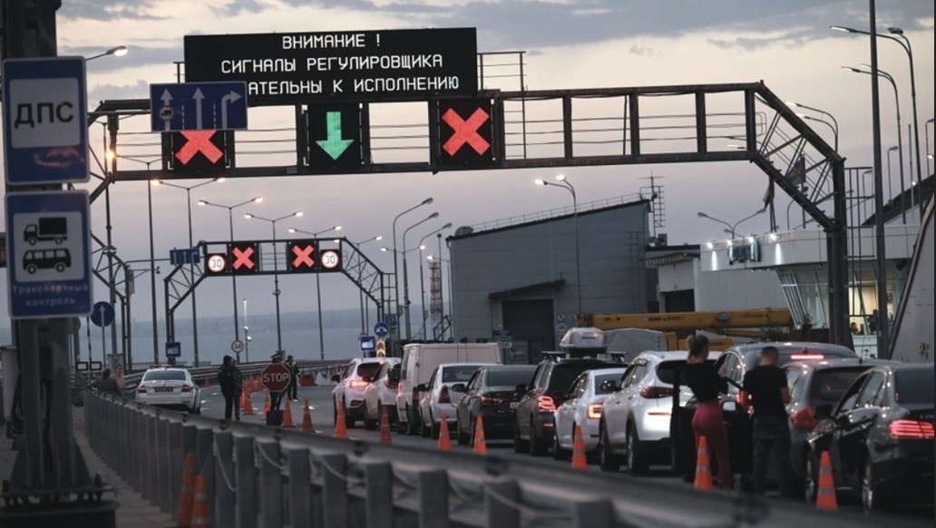 У Криму підозрюють, що росіяни крадуть у них бензин і вивозять Керченським мостом