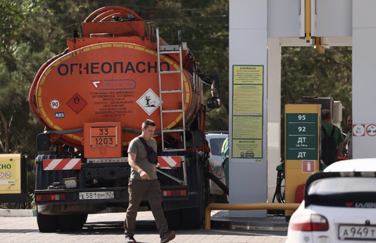 “Taught to be patient”: how Crimea lives without gasoline
