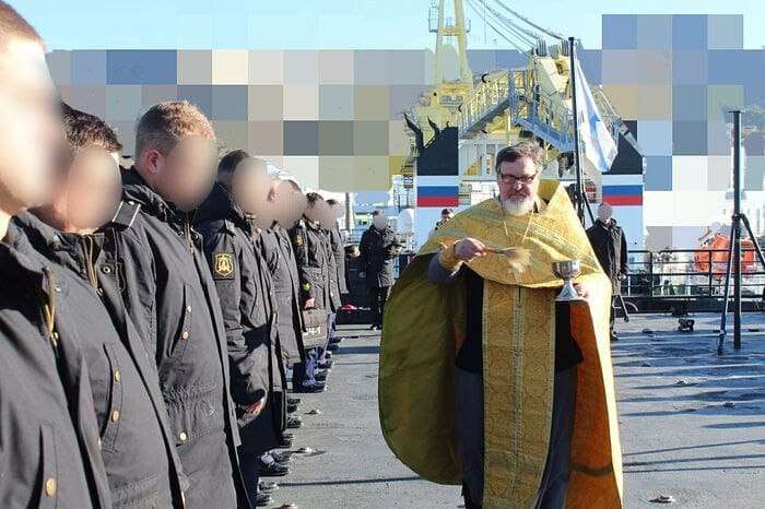 По кораблях Чорноморського флоту в Криму тинявся піп з мощами 24 святих
