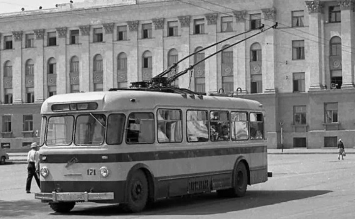 Окупанти вже пів року не можуть упоратися з тролейбусом між Ялтою і Алуштою