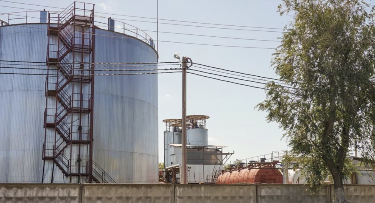 В окупованому Криму стався аварійний розлив на Ленінській нафтобазі