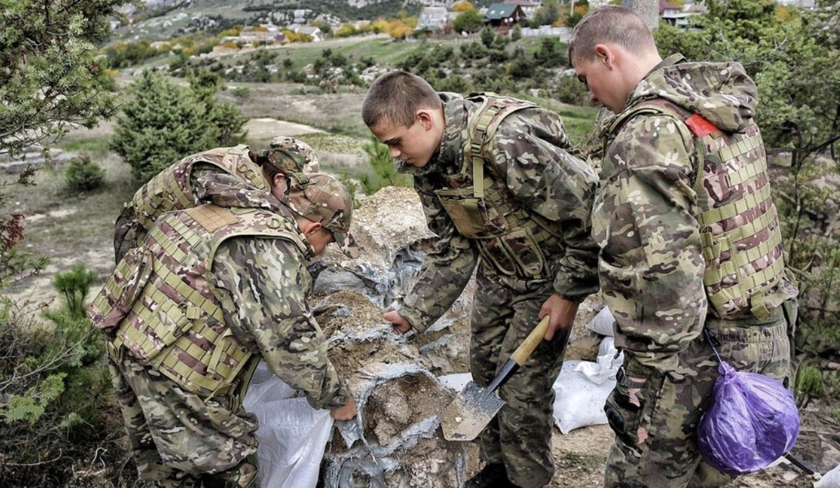 В окупованому Криму дітей учать, як замінувати школу по-справжньому