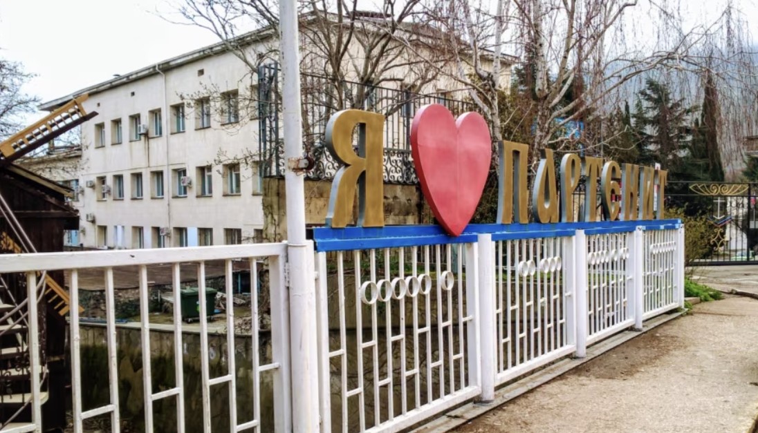 Прокуратуру АРК просять зайнятися незаконними забудовниками окупованого Криму