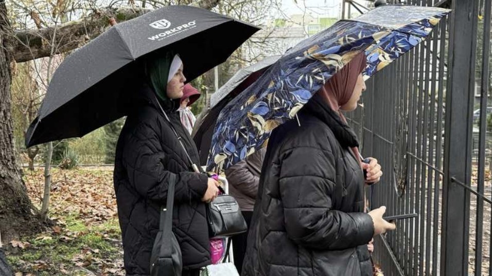 Росіяни залишили чотирьох кримськотатарських дівчат за ґратами до 14 березня