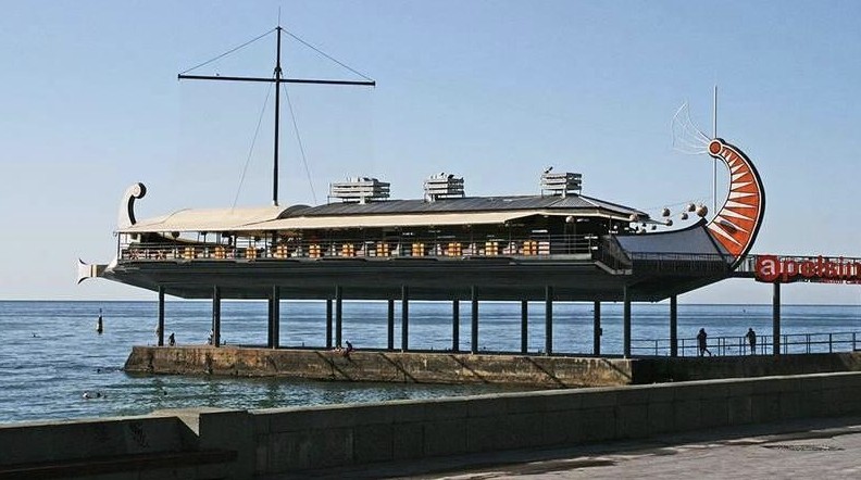 Окупанти готуються знищити візитівку ялтинської набережної - ресторан-галеру “Арго”