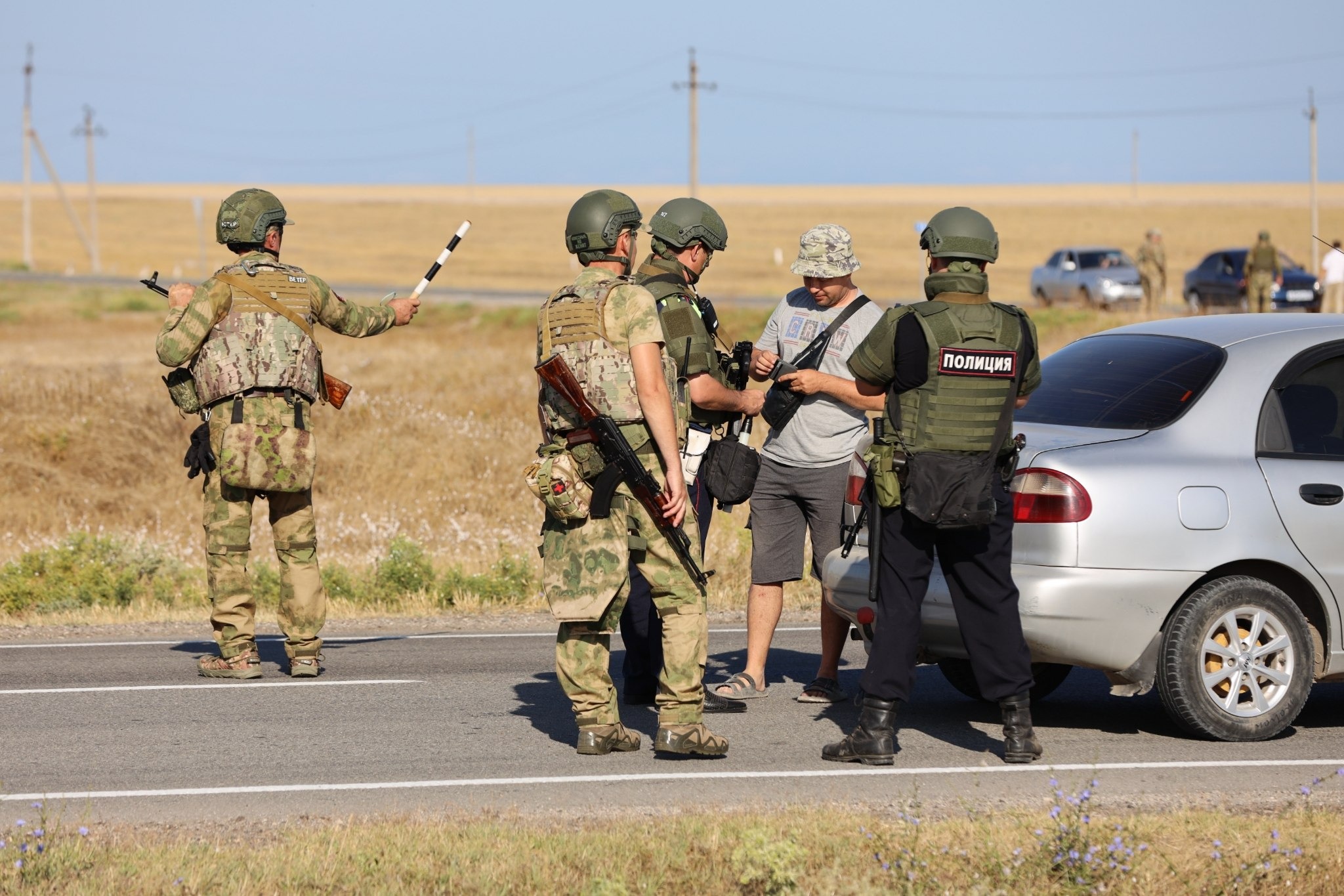 “Уй..й, поки не шмальнув”: як окупанти воюють із кримчанами за бензин