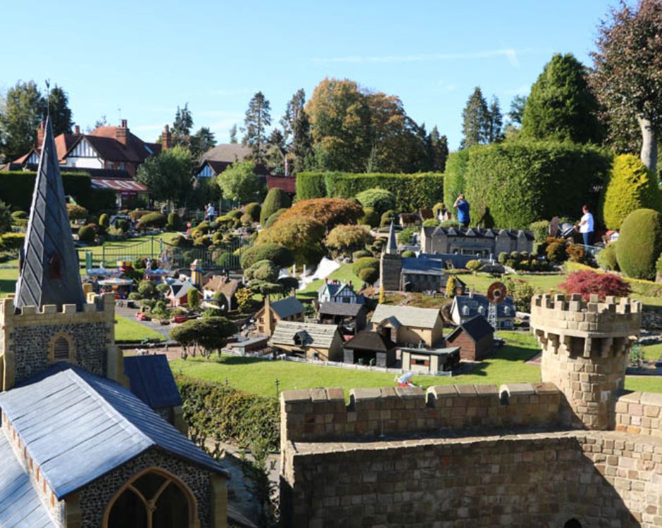 Bekonscot Model Village logo