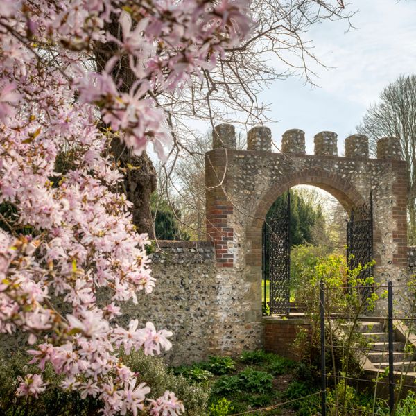 Preston Manor & Gardens logo