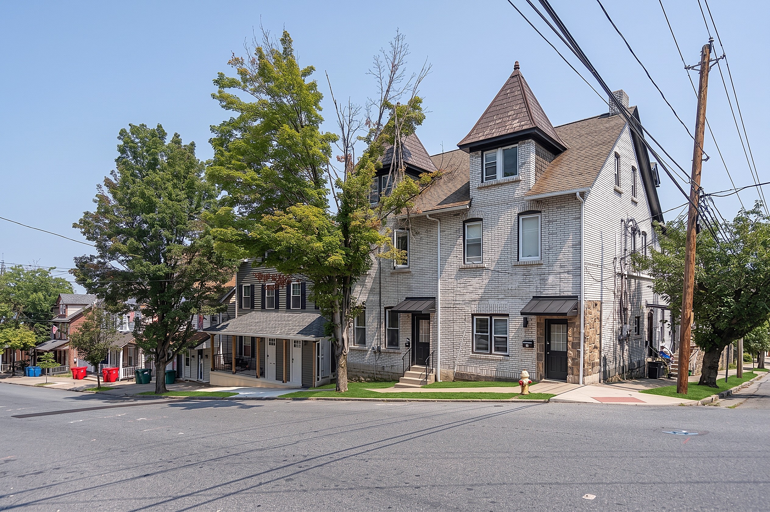 573 HILLSIDE AVE