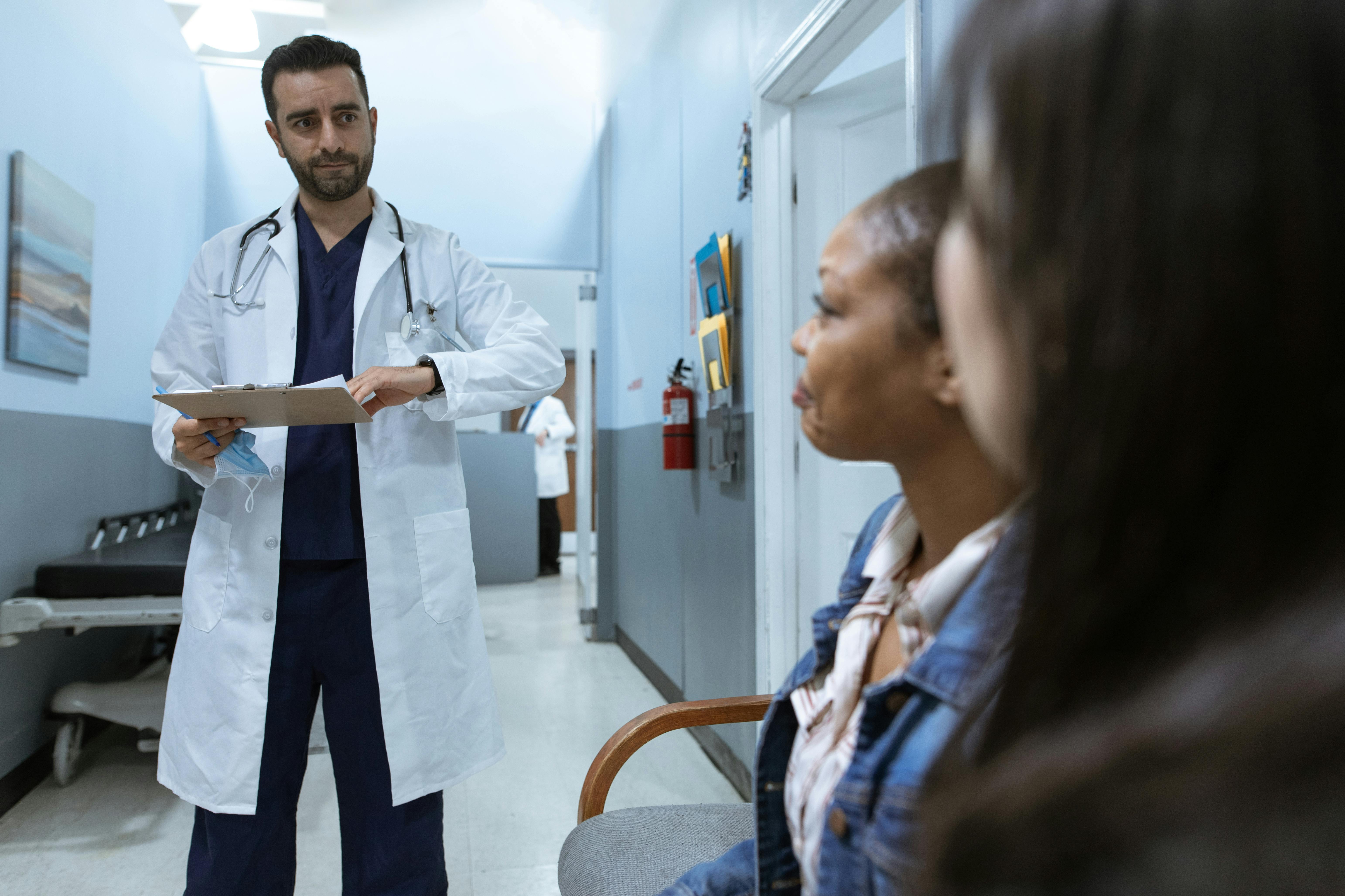 CNRM altera a exigência para pré-seleção de residências médicas, passando a permitir a participação de médicos com RQE
