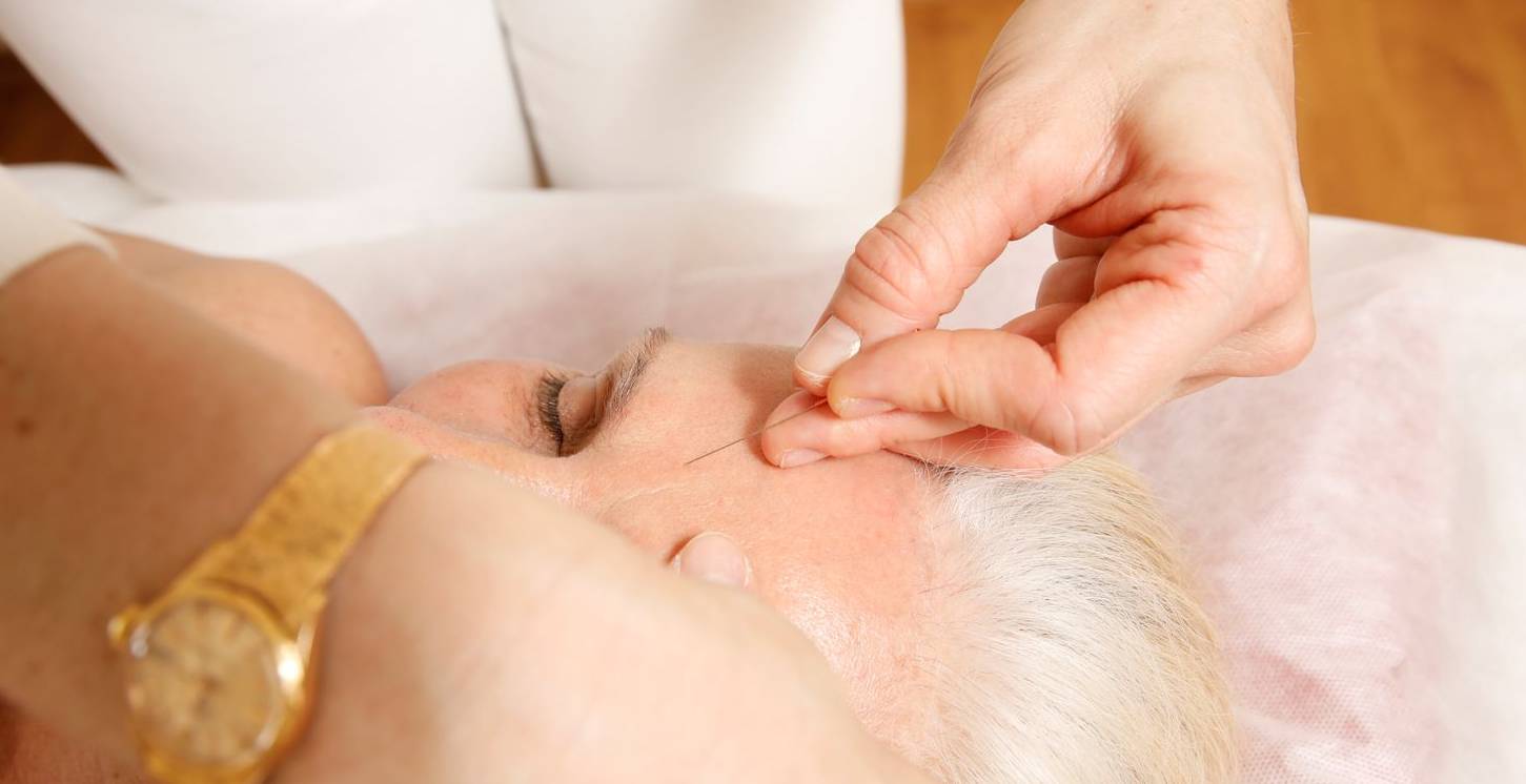 Osteopathie und Akupunktur bei stressbedingten Beschwerden wie Verspannungen Schlafproblemen