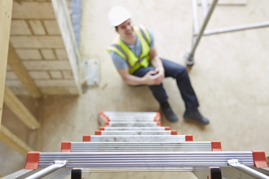 Fell from a Ladder While Carrying Heavy Materials in NY â Employer Didn't Provide Assistance, Can I Sue?