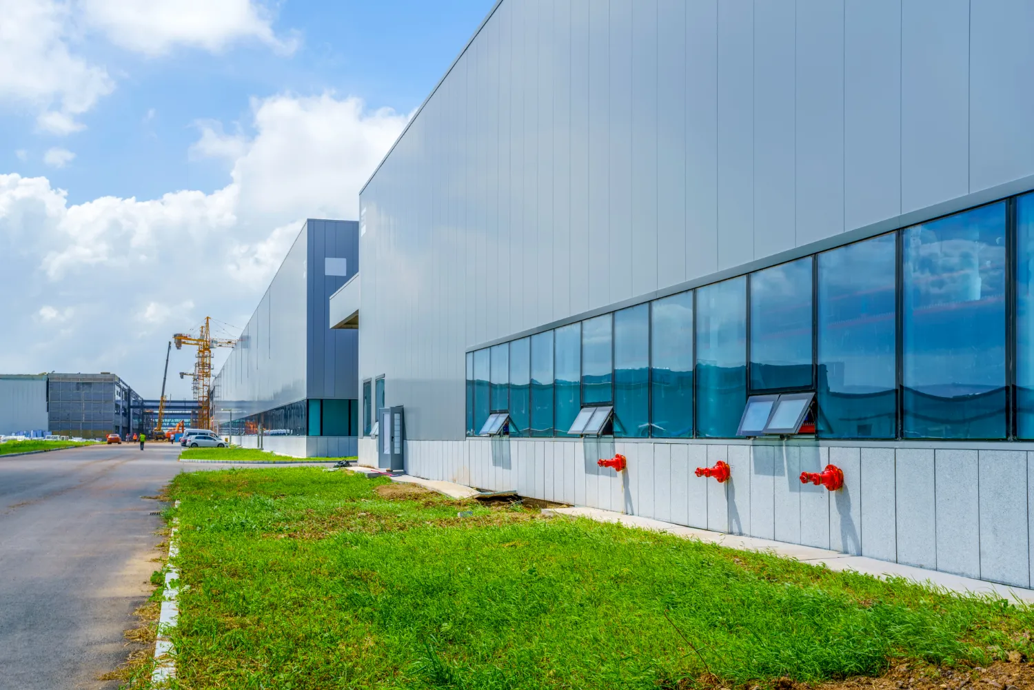 an industrial facility with optimised roofing