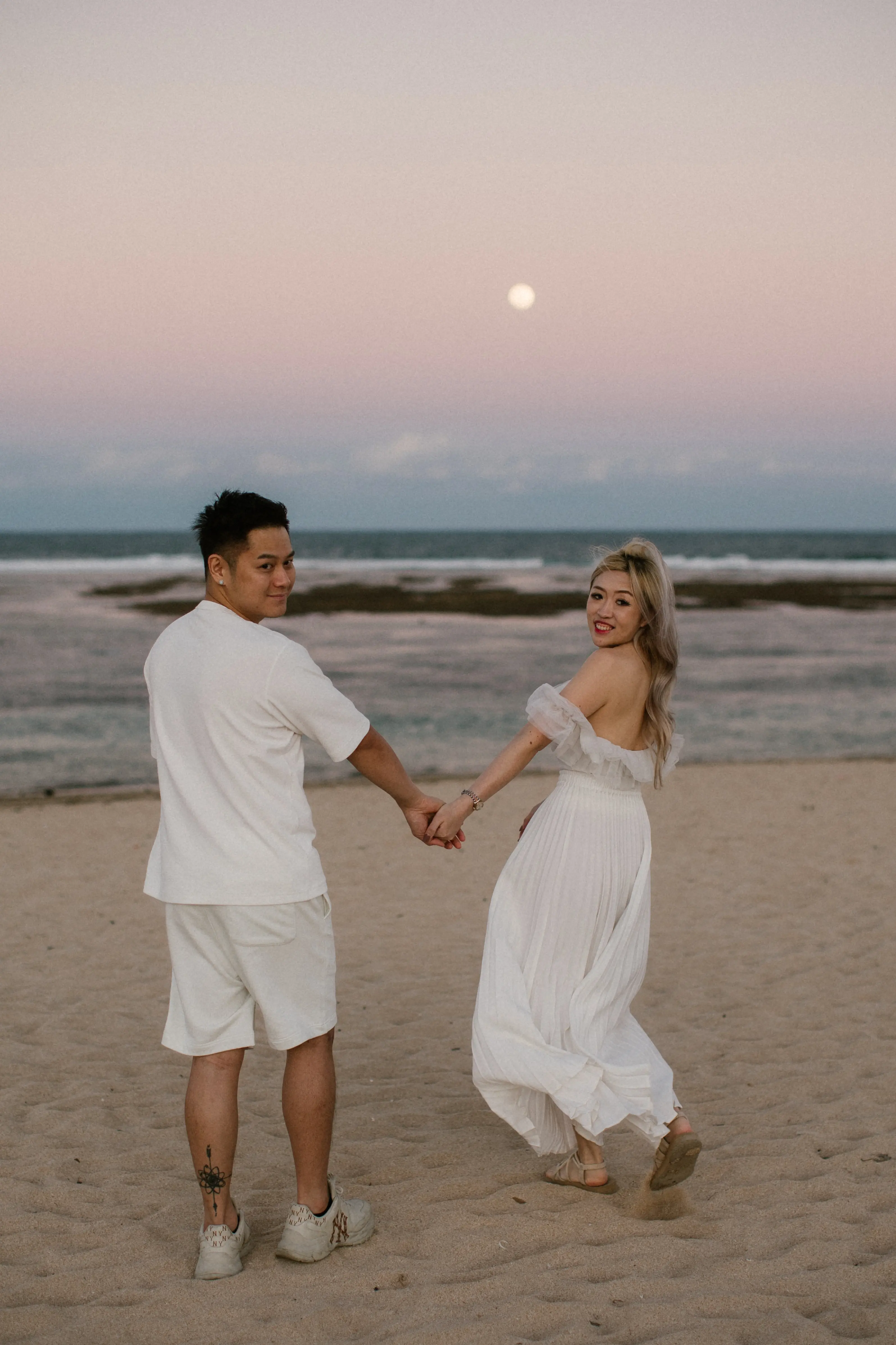 Engagement photoshoot on the beach at sunset
