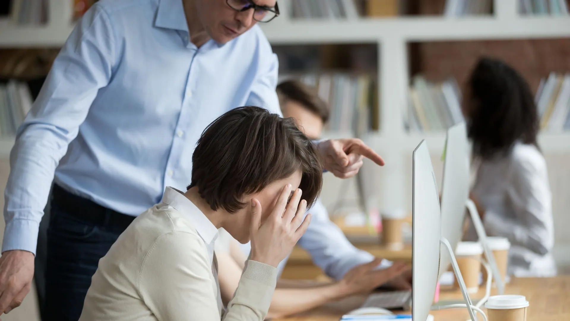 Mobbing w pracy – jakie są jego rodzaje i jak się przed nim bronić?