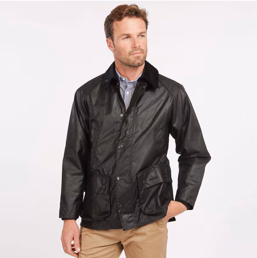 Homme portant une veste Barbour Bedale
