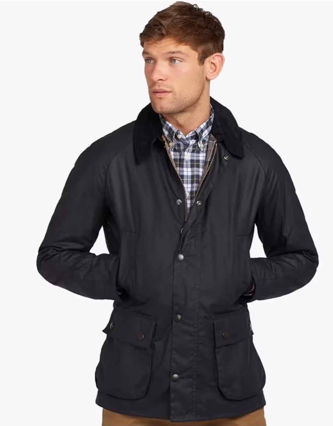 Homme portant une veste Barbour Ashby