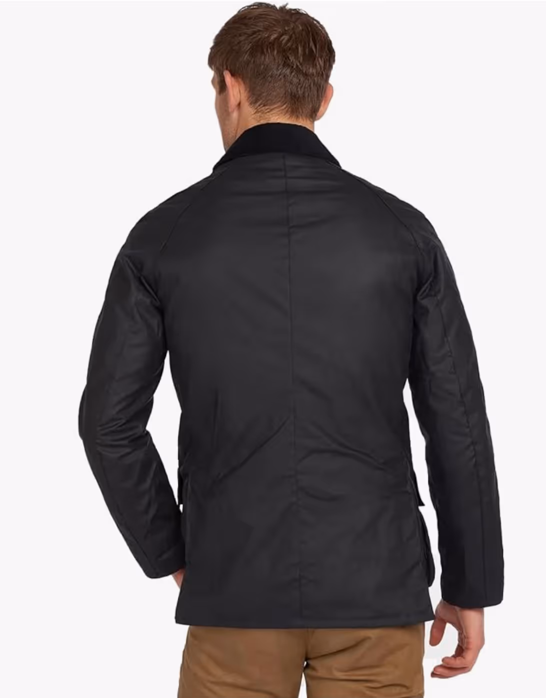 Homme portant une veste Barbour Ashby