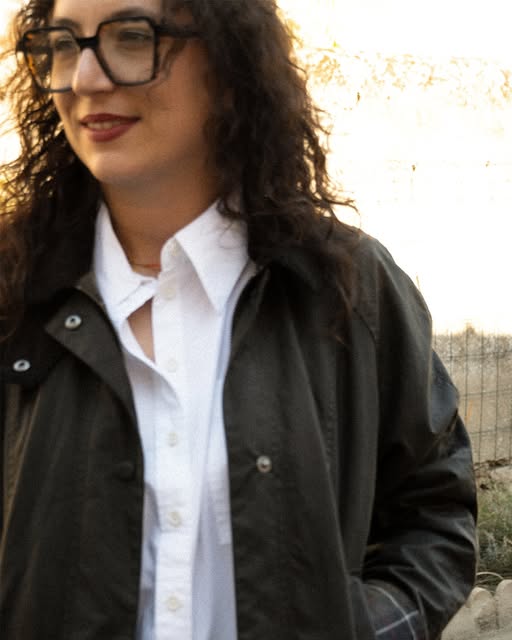 Veste Barbour Beadnell portée sur une chemise blanche