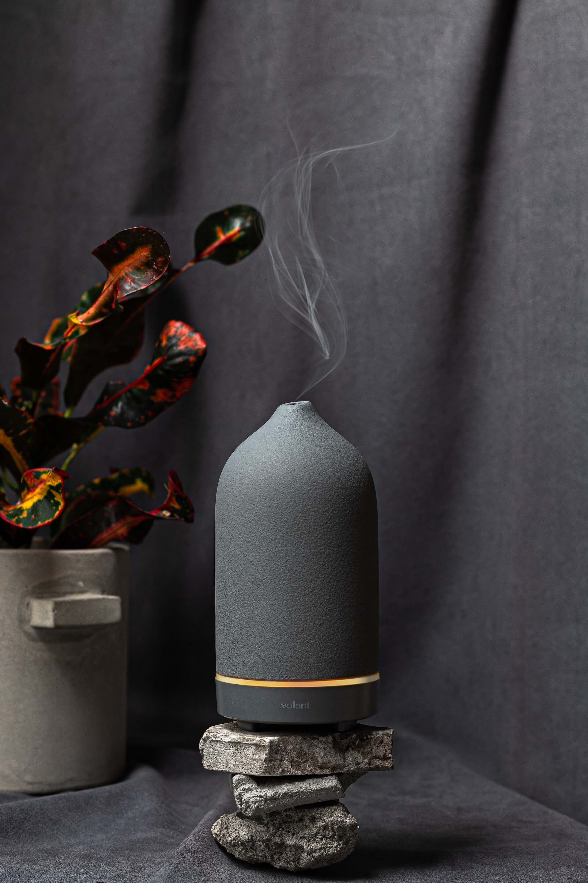 Air humidifier with oils