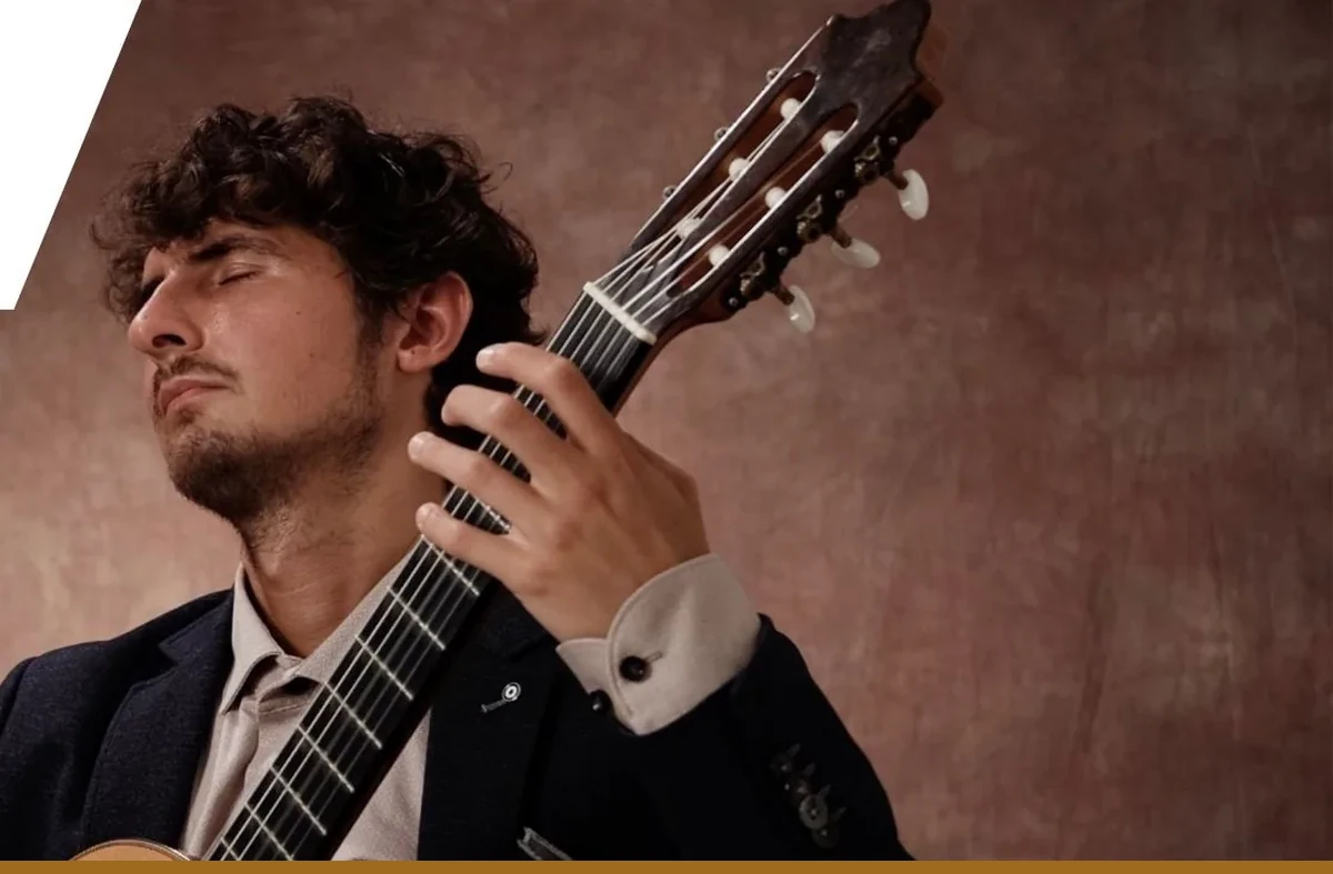 Silvan de Smit met klassieke gitaar — lespakket van vier lessen van 60 minuten.