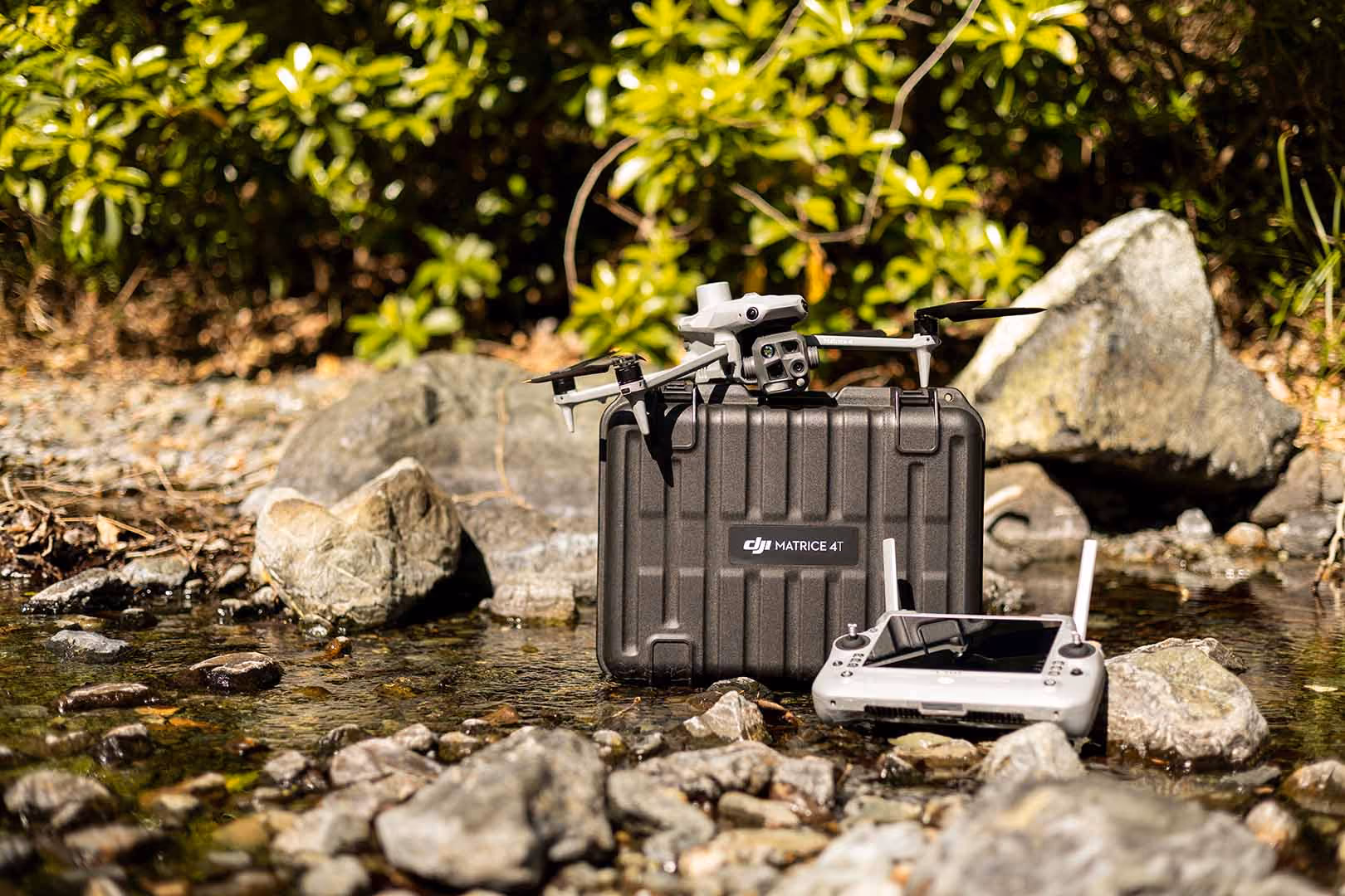 Předání termálního dronu DJI Matrice 4T organizaci Justice for Nature