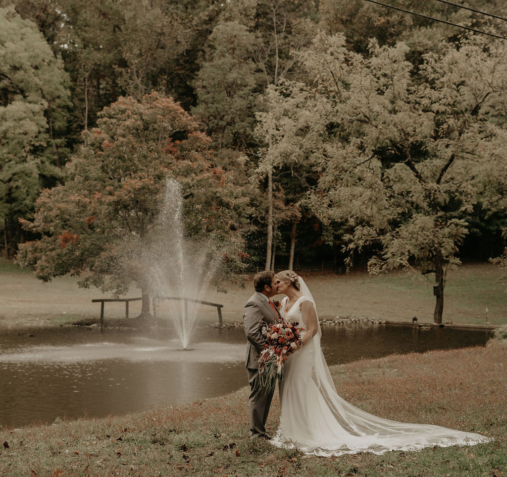 Bride with horse and carriage at Satolah Creek Farm wedding venue in North Gerogia