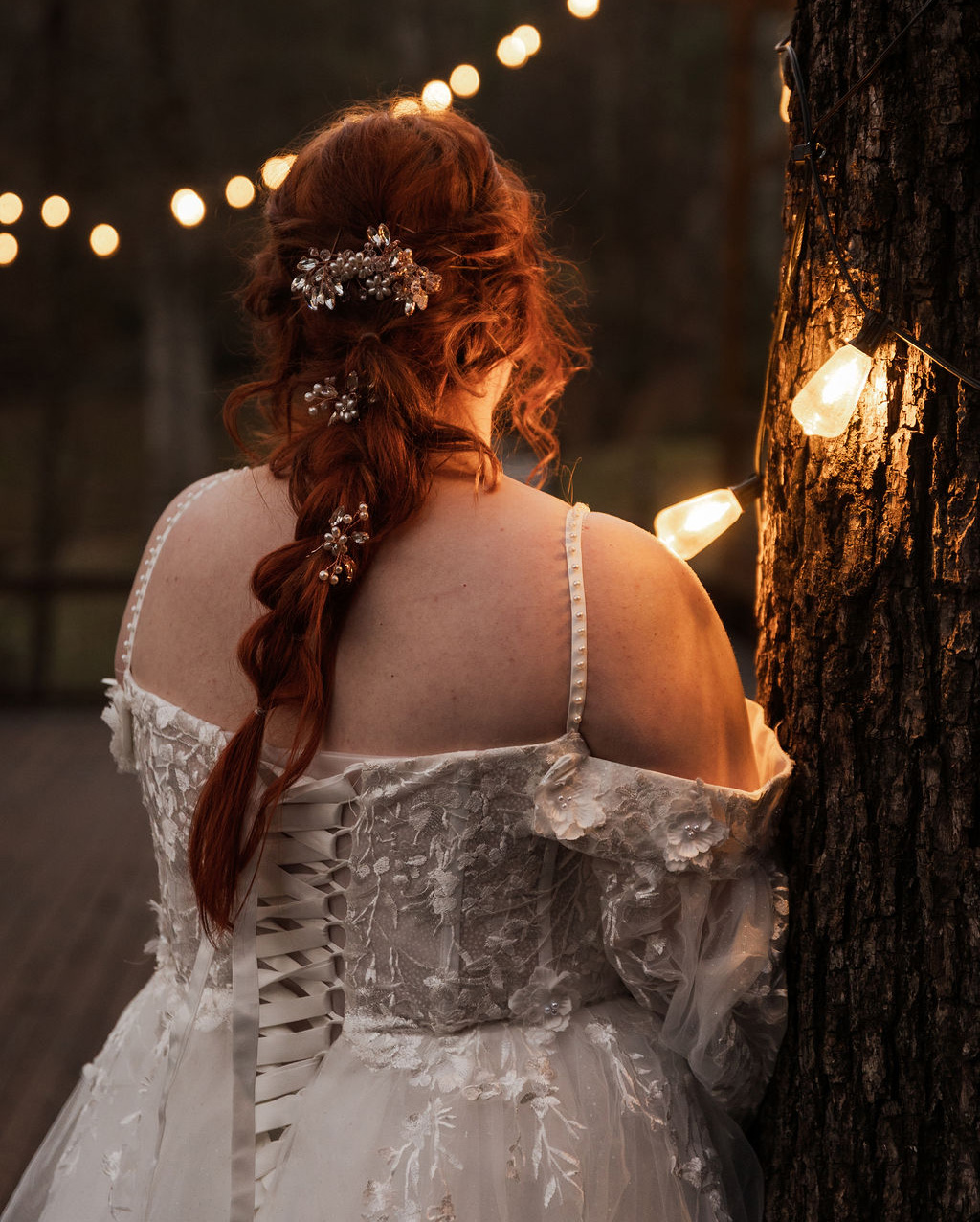 Bride with horse and carriage at Satolah Creek Farm wedding venue in North Gerogia