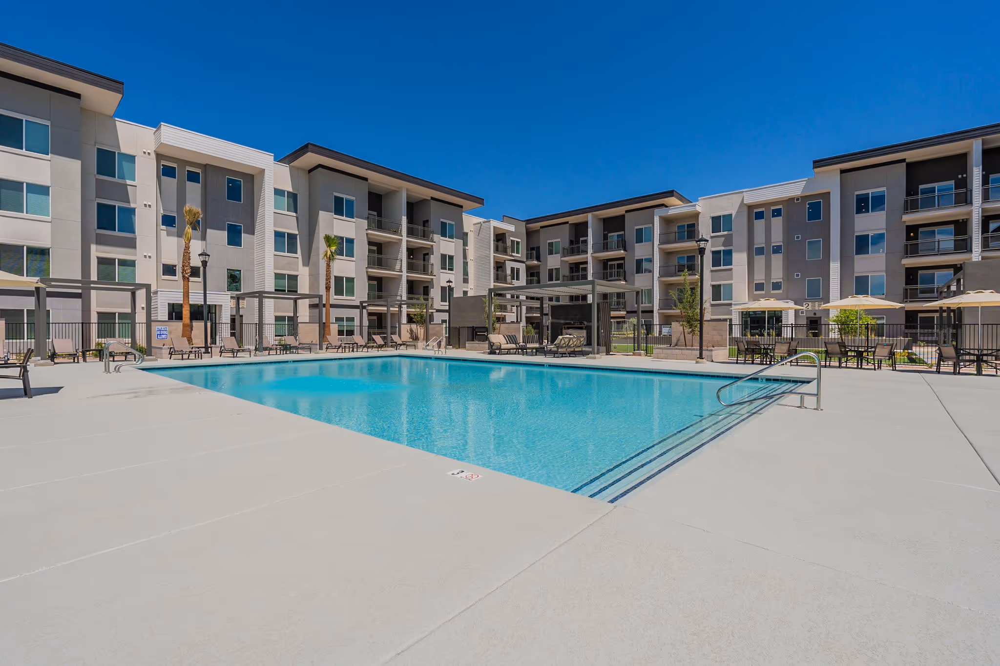 Apartments in Mesa, The Falls at Crismon Commons Apartments 