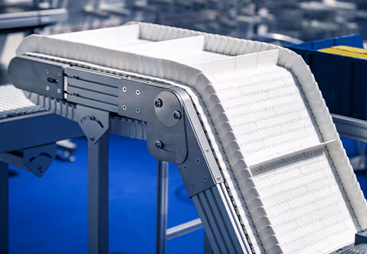 Linie produkcyjna w zakładzie przemysłowym.