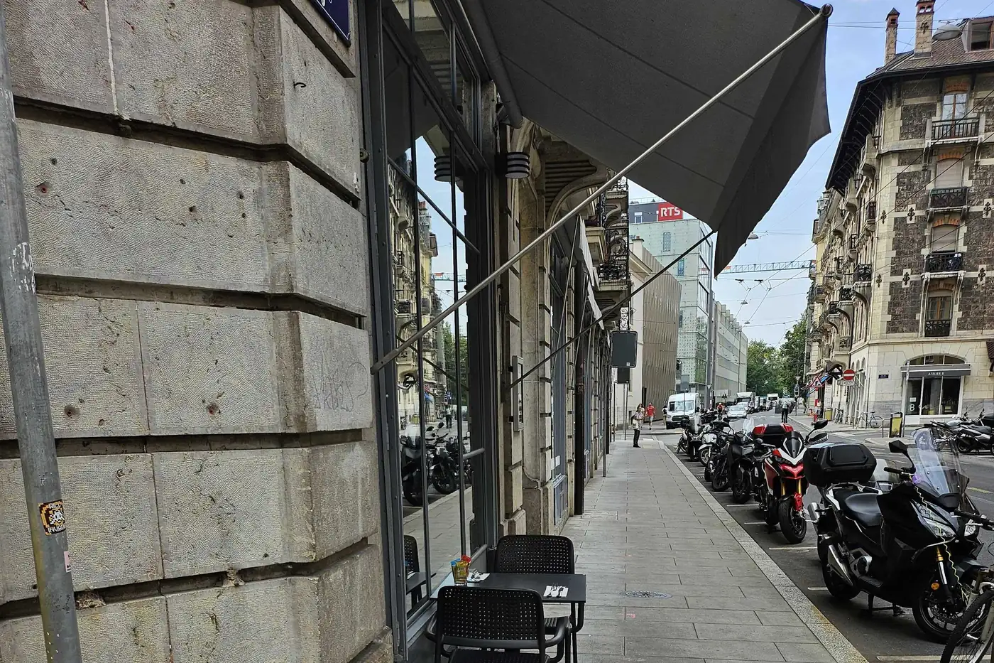 Chez Ma Cousine Bains, façade Rue des Bains