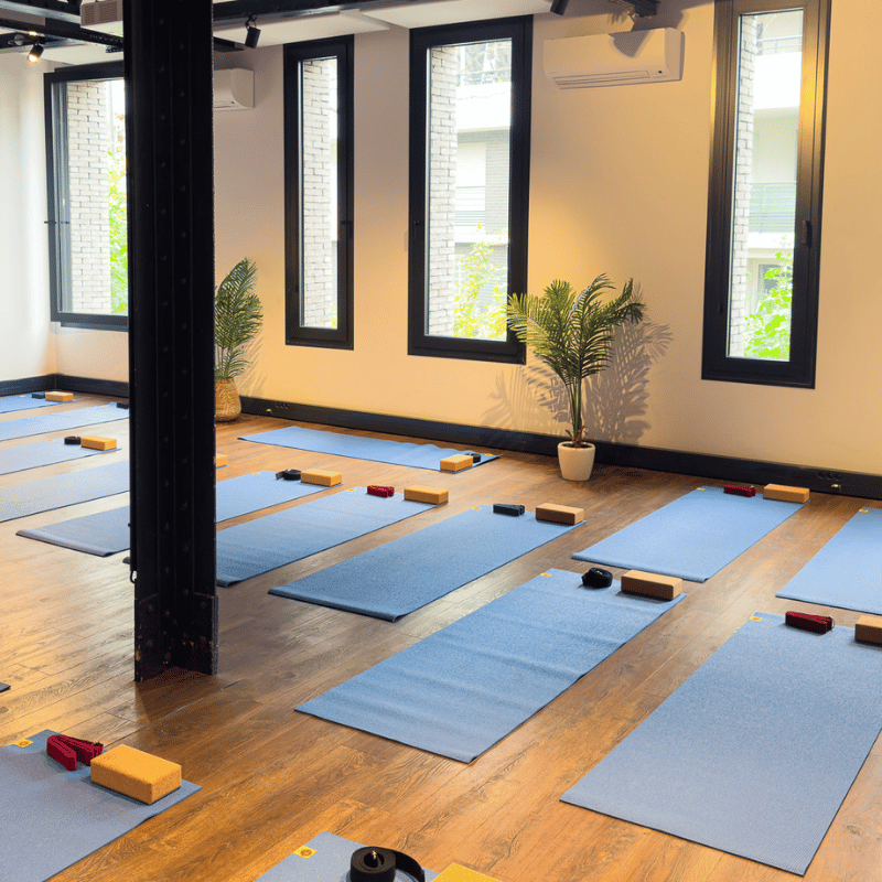 Salle YOZE Saint-Ouen, pratique de yoga, pilates
