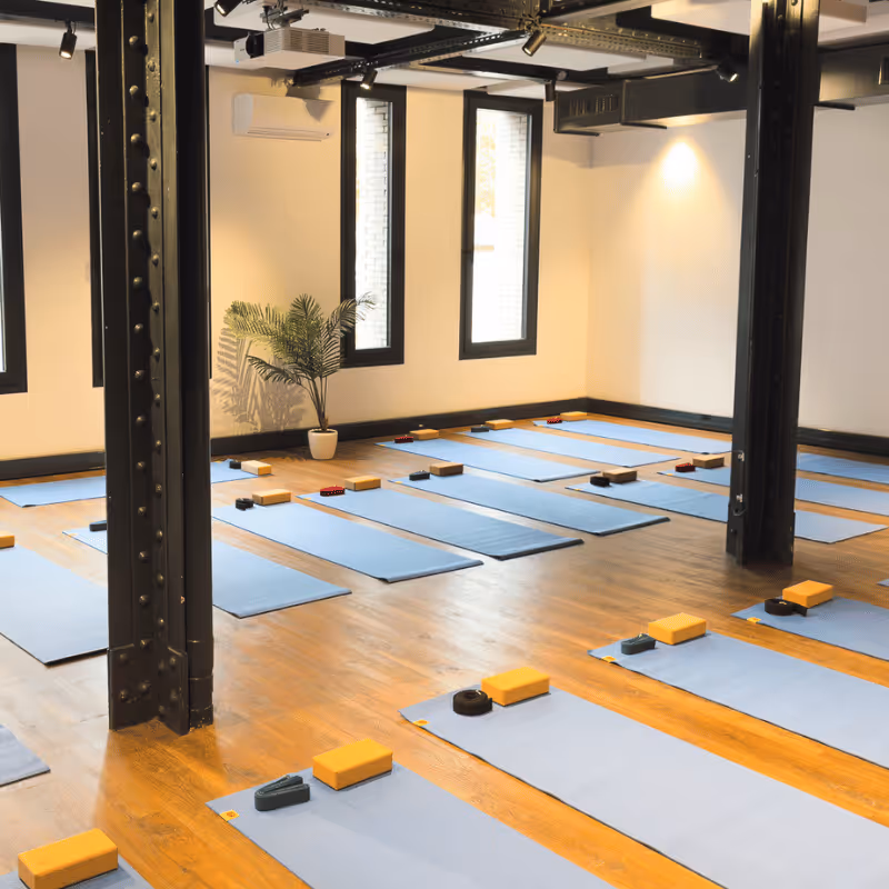 Salle YOZE Saint-Ouen, pratique de yoga, pilates