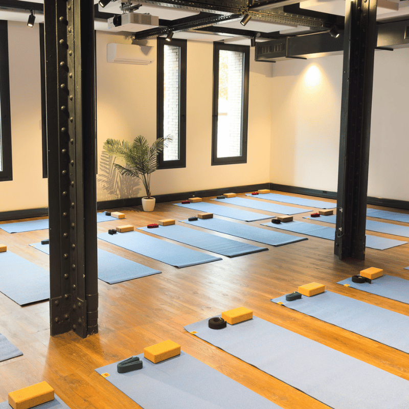 Salle YOZE Saint-Ouen, pratique de yoga, pilates