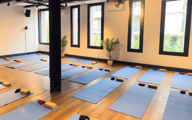 Salle YOZE Saint-Ouen, pratique de yoga, pilates