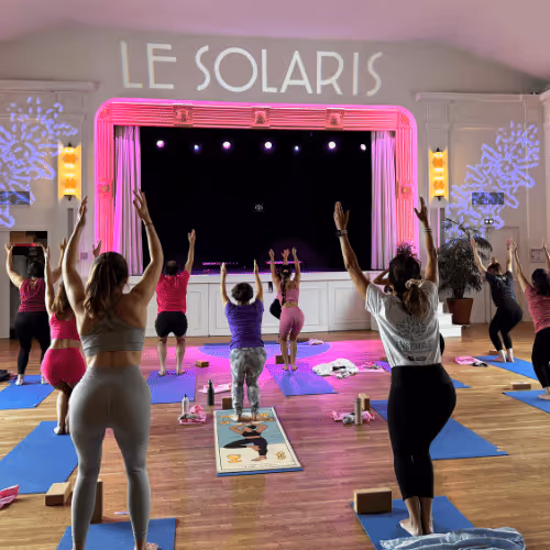 Salle YOZE Gambetta Solaris Octobre Rose, pratique de yoga, pilates