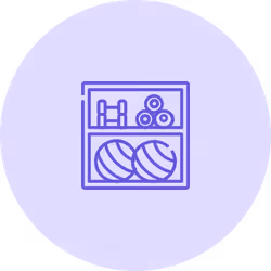 Icône bleue de matériel de sport sur fond violet clair, incluant des ballons et haltères.