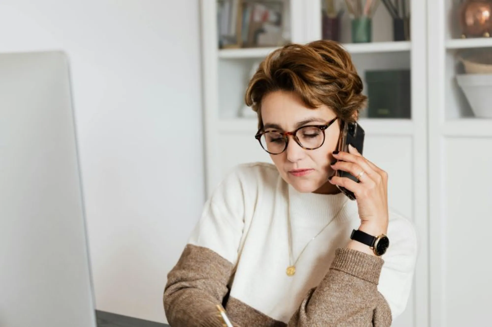 Woman on the contacting social security after a death