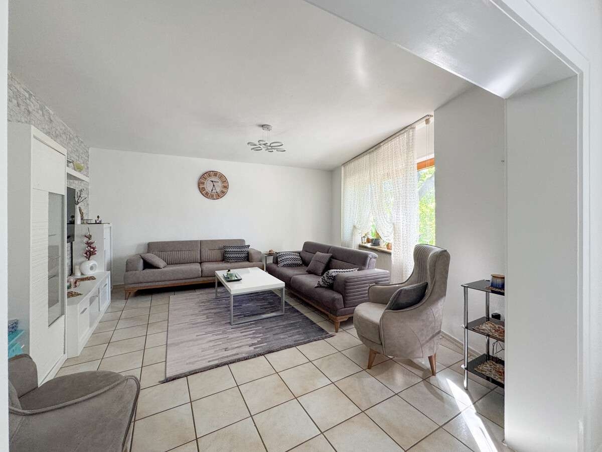 Wohnzimmer im 1. Obergeschoss – Mehrfamilienhaus in Worms