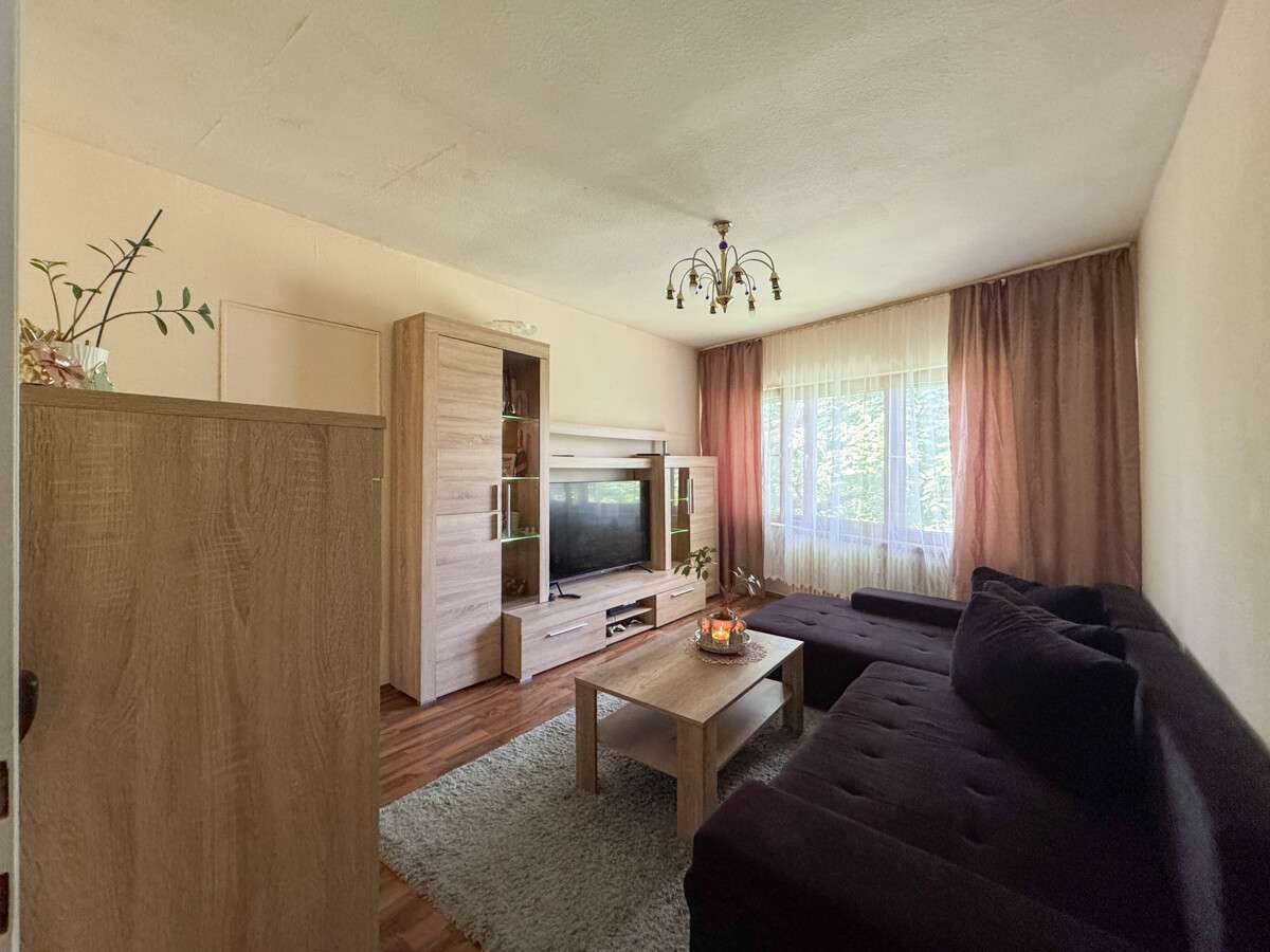 Wohnzimmer im Dachgeschoss – Mehrfamilienhaus in Worms